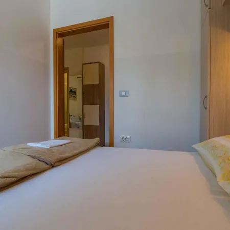 One-bedroom In 8 * 茨里克韦尼察