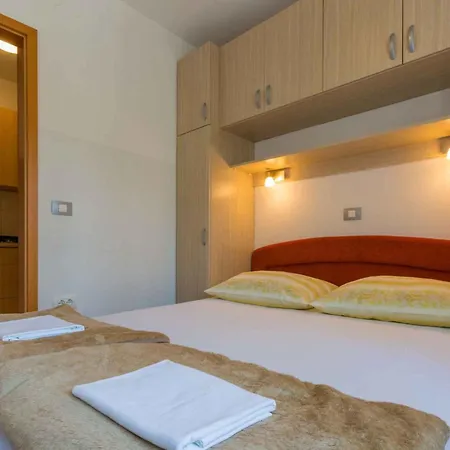 One-bedroom In 8 *