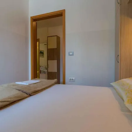 One-bedroom In Crikvenica 8 *