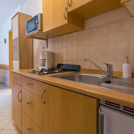 One-bedroom In 8 아파트 *