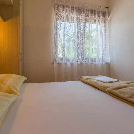 아파트 One-bedroom In 8 *