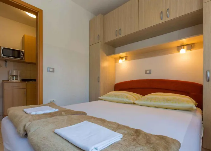 One-bedroom In 8 *